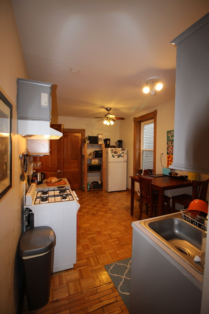 1736 W Beach Avenue Property Photo 9