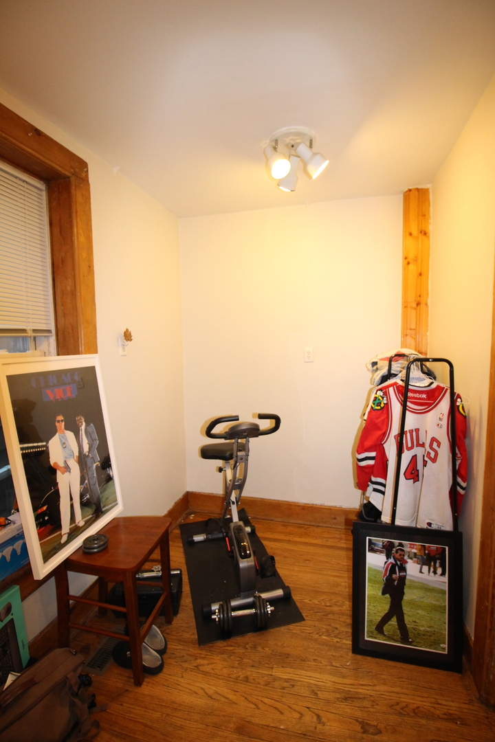 1736 W Beach Avenue Property Photo 16