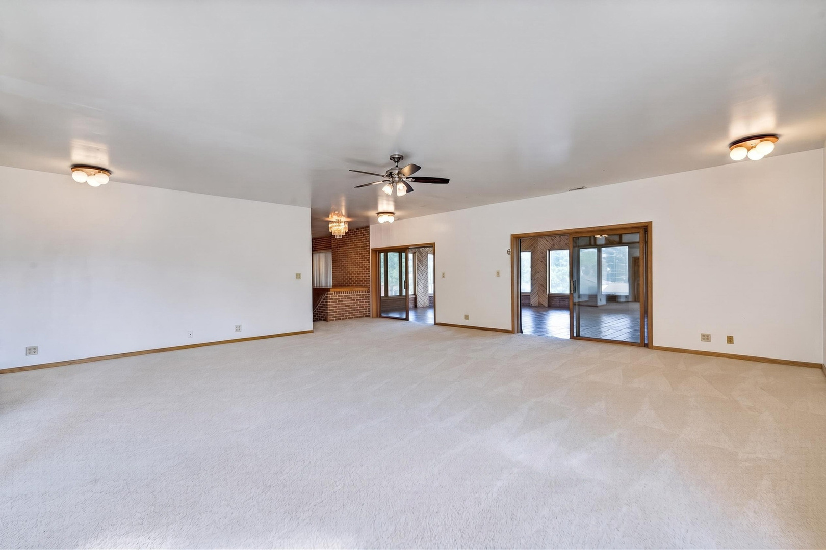 1046 S Main Street Property Photo 6