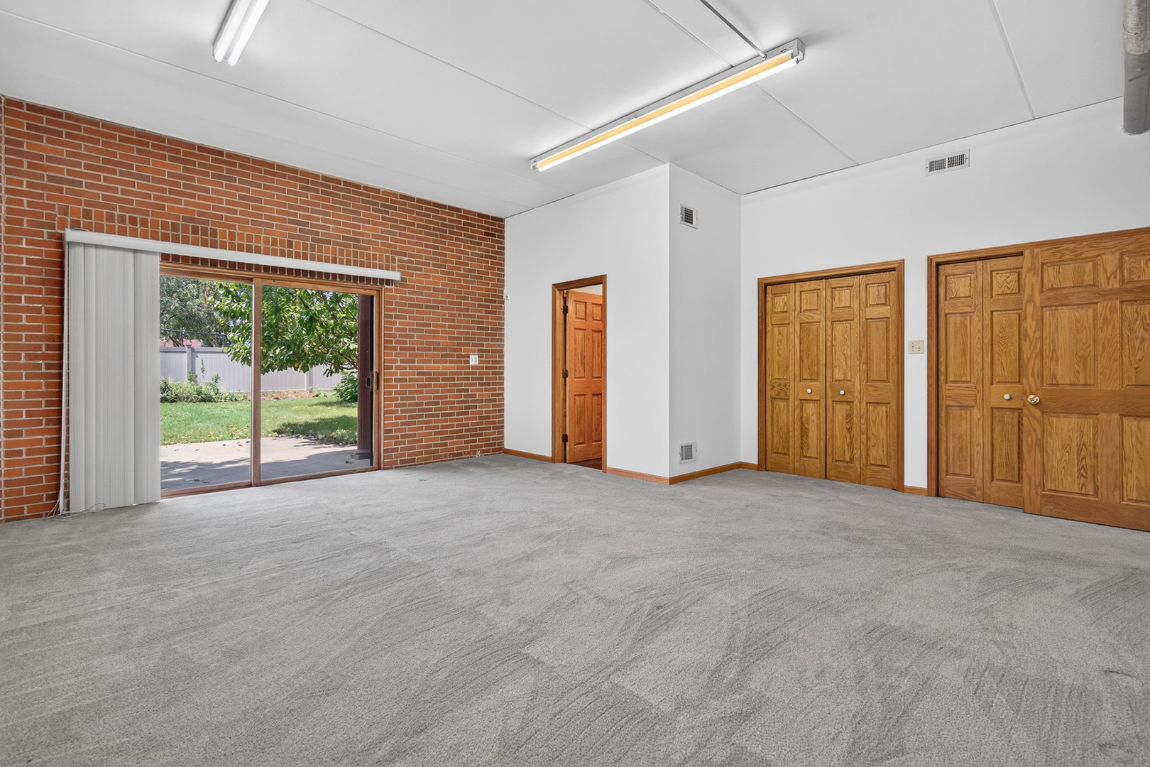 1046 S Main Street Property Photo 35