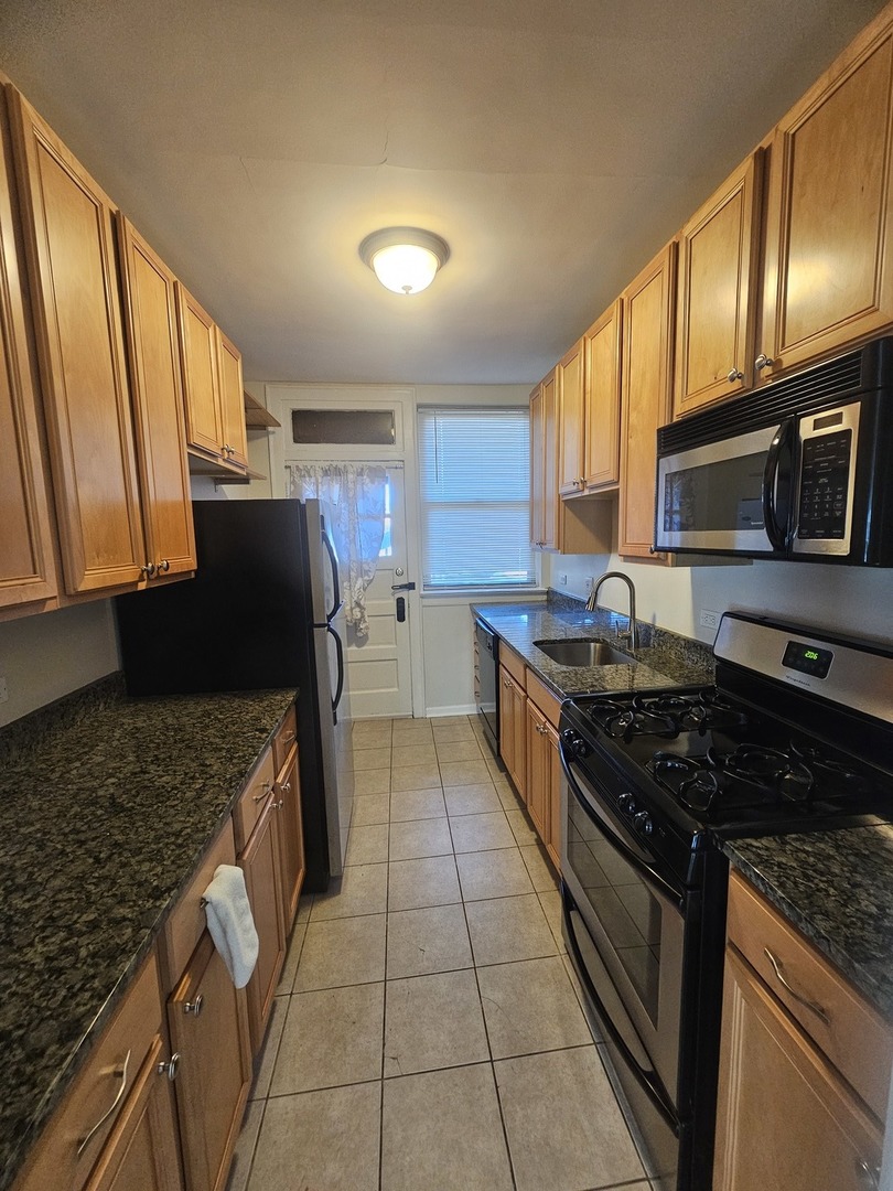 4130 N Kedvale Avenue 208 Property Photo 5