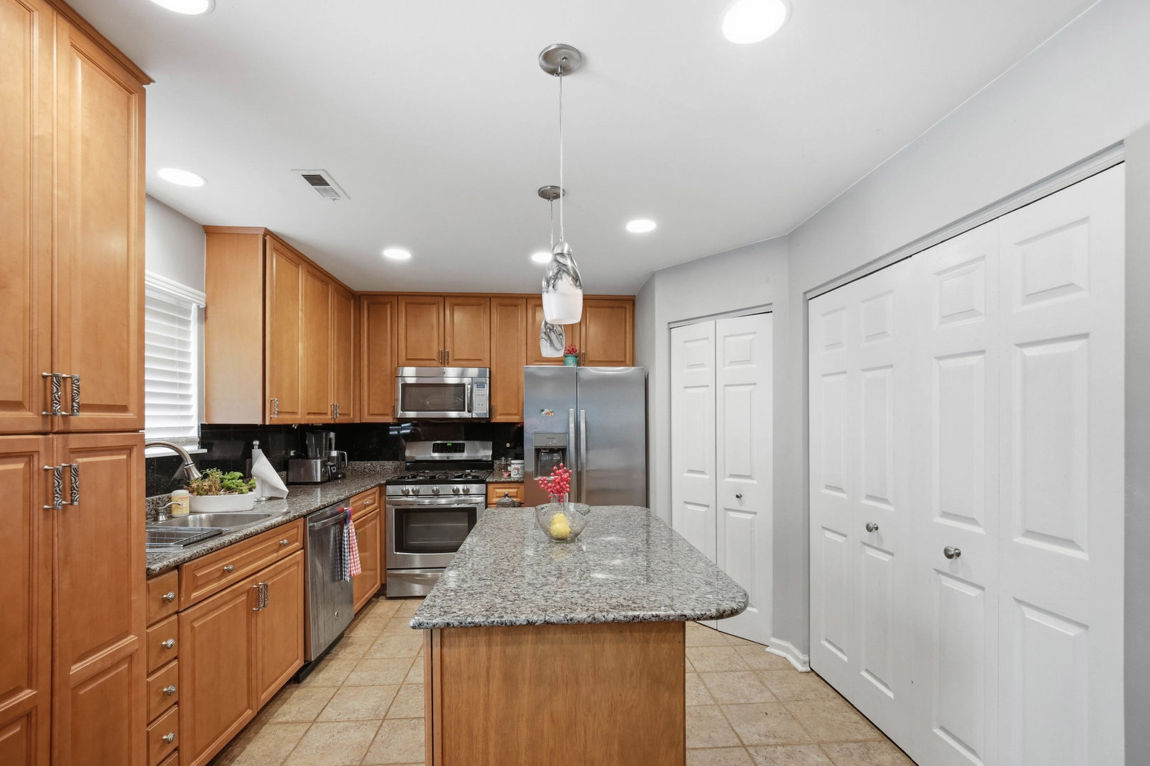 494 Buckingham Drive Property Photo 3