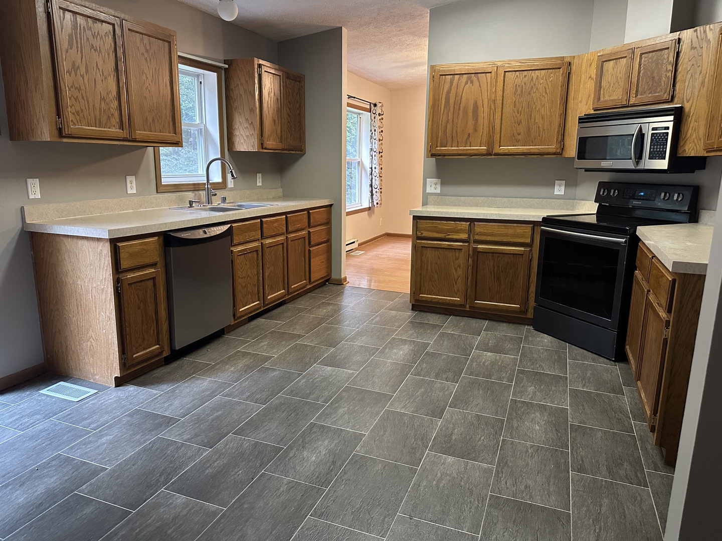 4135 Canal Road Property Photo 15