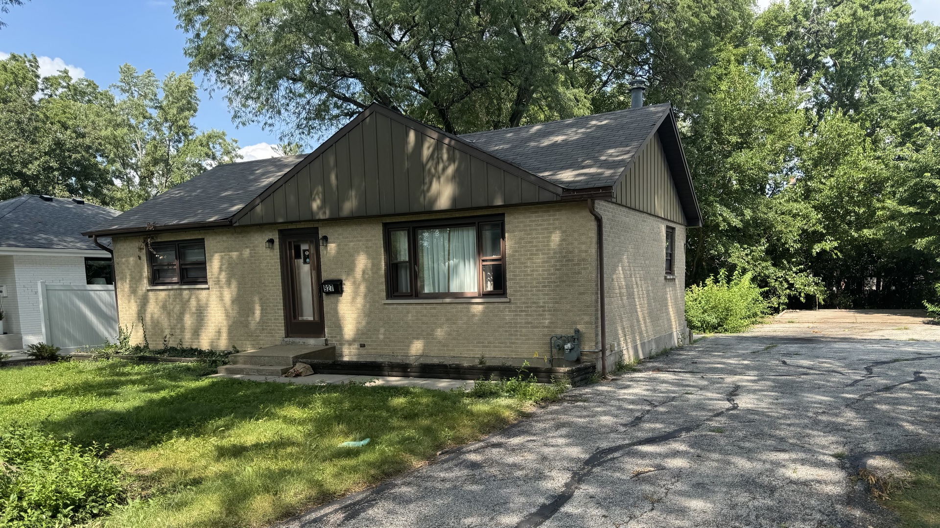 927 S Stough Street Property Photo 1