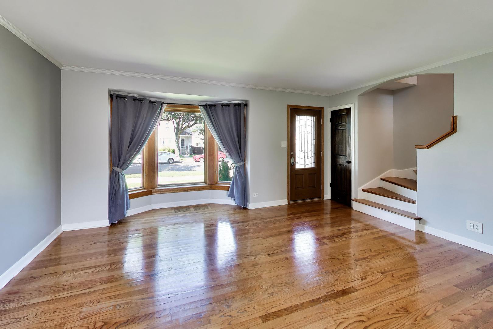 5523 N Natchez Avenue Property Photo 4