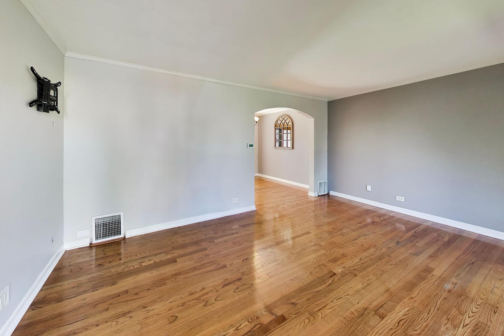 5523 N Natchez Avenue Property Photo 8