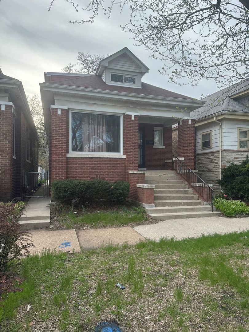 7748 S Langley Avenue Property Photo 3
