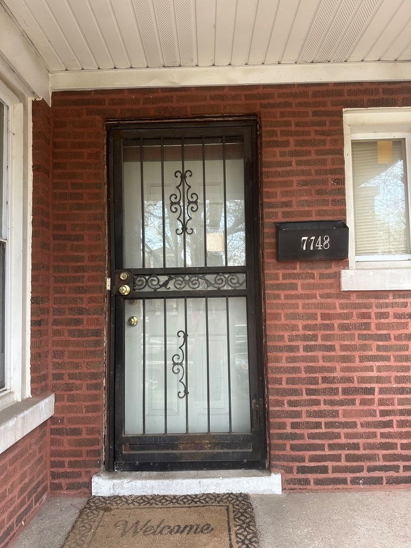 7748 S Langley Avenue Property Photo 4