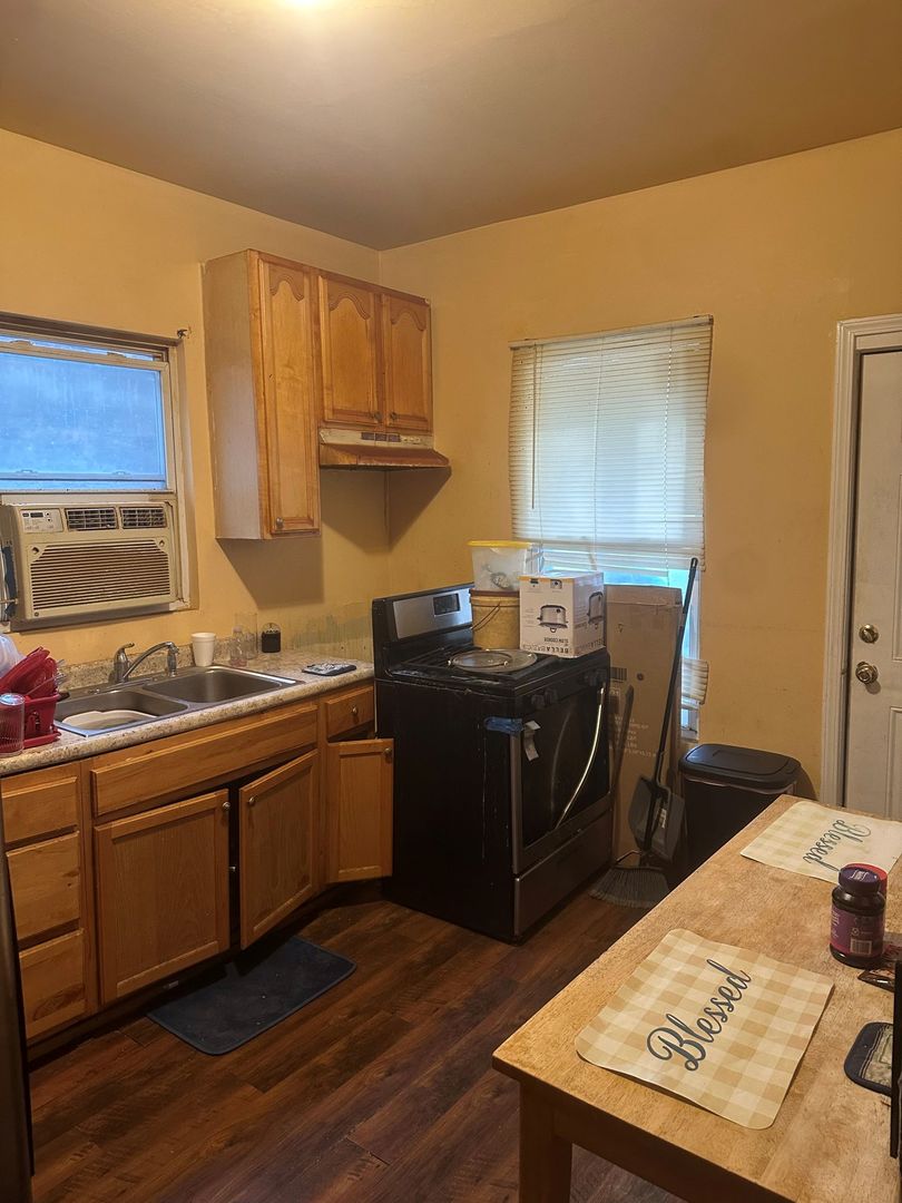 7748 S Langley Avenue Property Photo 19