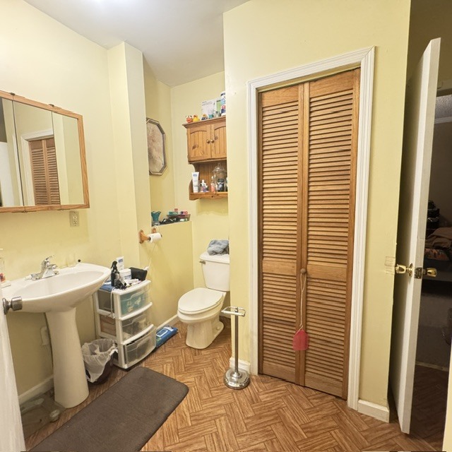 924 N George Street Property Photo 8