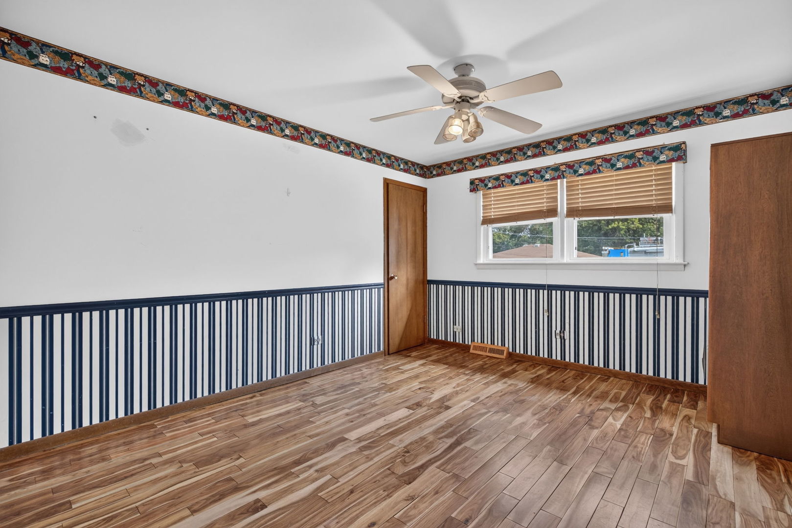 14339 Kolin Avenue Property Photo 14