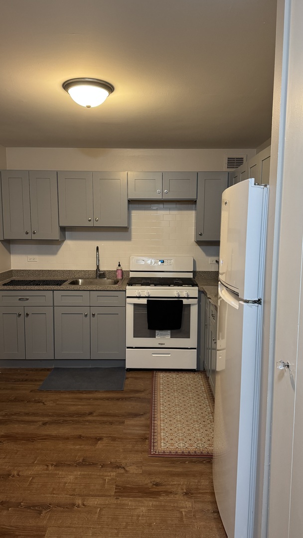 4850 S Lake Park Avenue 709 Property Photo 3
