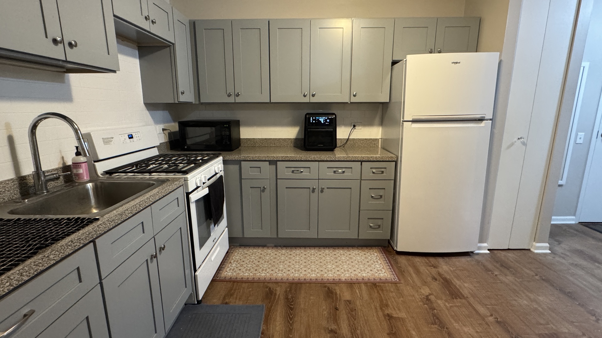 4850 S Lake Park Avenue 709 Property Photo 5