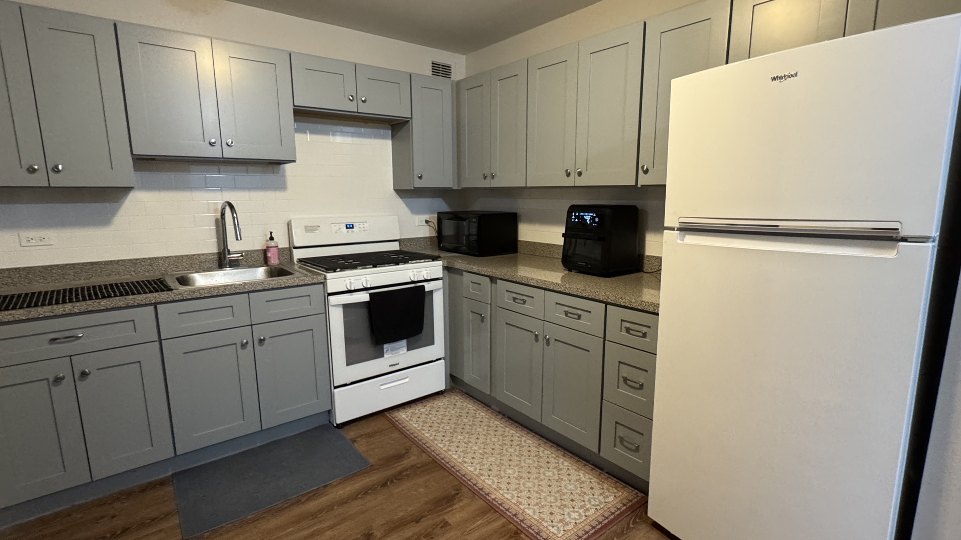 4850 S Lake Park Avenue 709 Property Photo 7