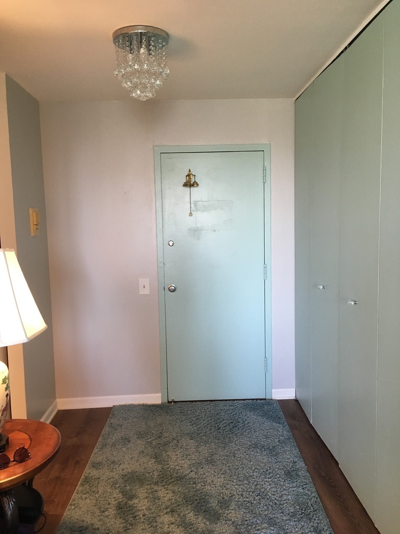 4850 S Lake Park Avenue 709 Property Photo 9