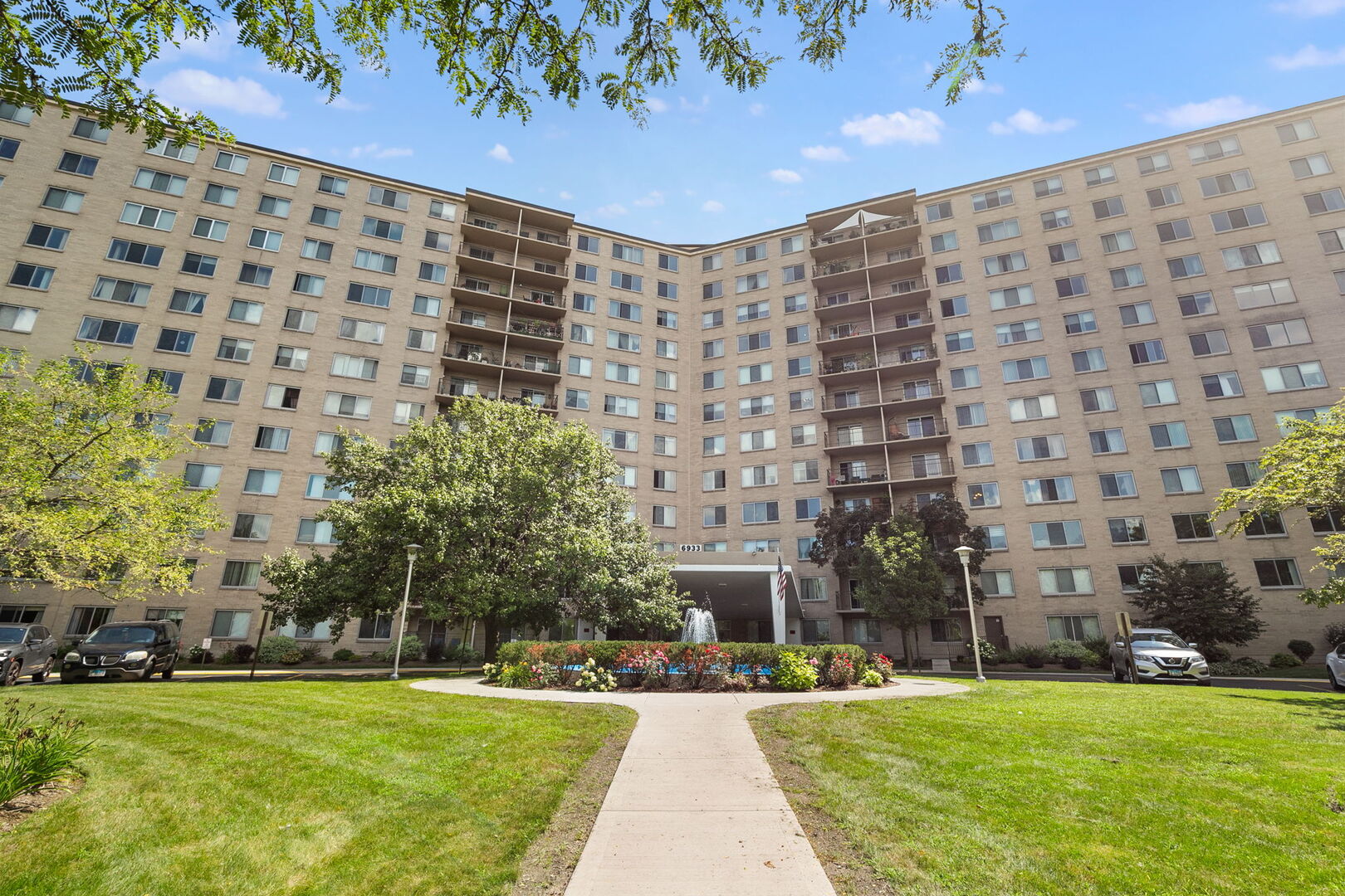 6933 N Kedzie Avenue 803 Property Photo 1