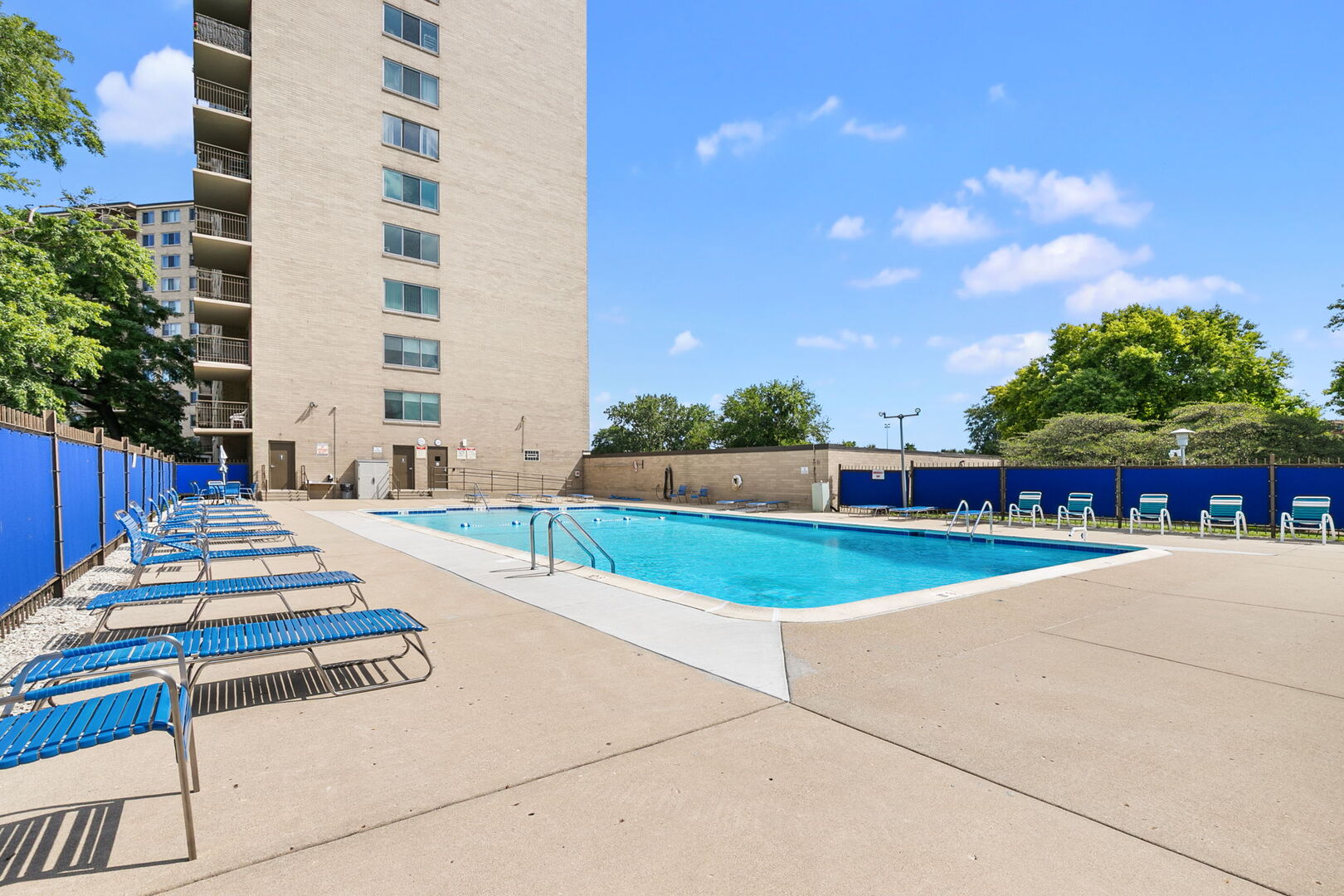 6933 N Kedzie Avenue 803 Property Photo 16