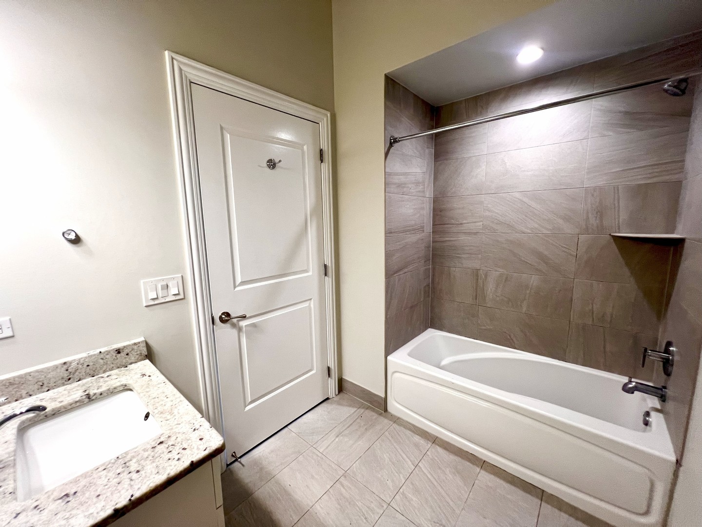 1002 W Van Buren Street 102 Property Photo 16