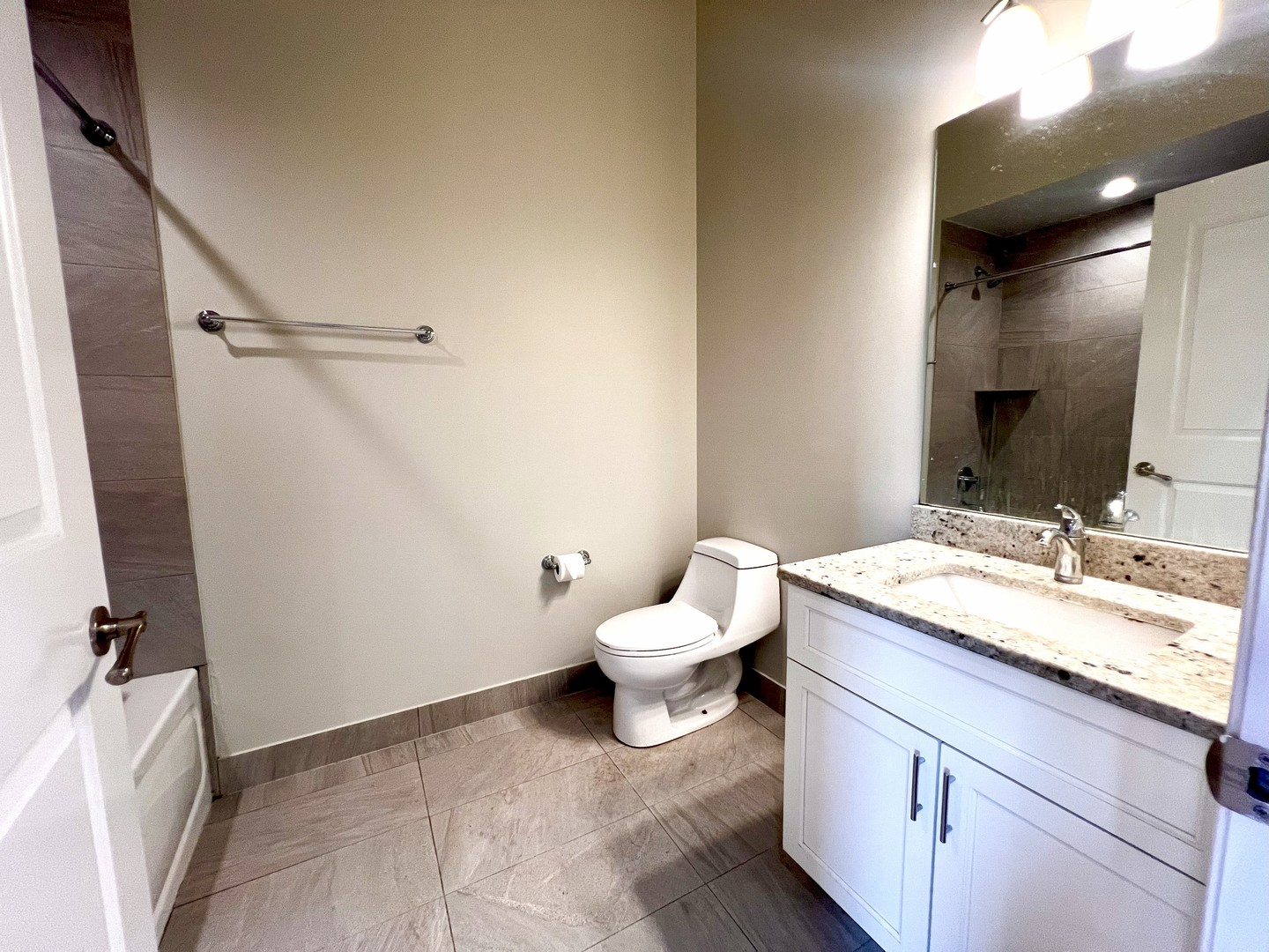 1002 W Van Buren Street 102 Property Photo 17