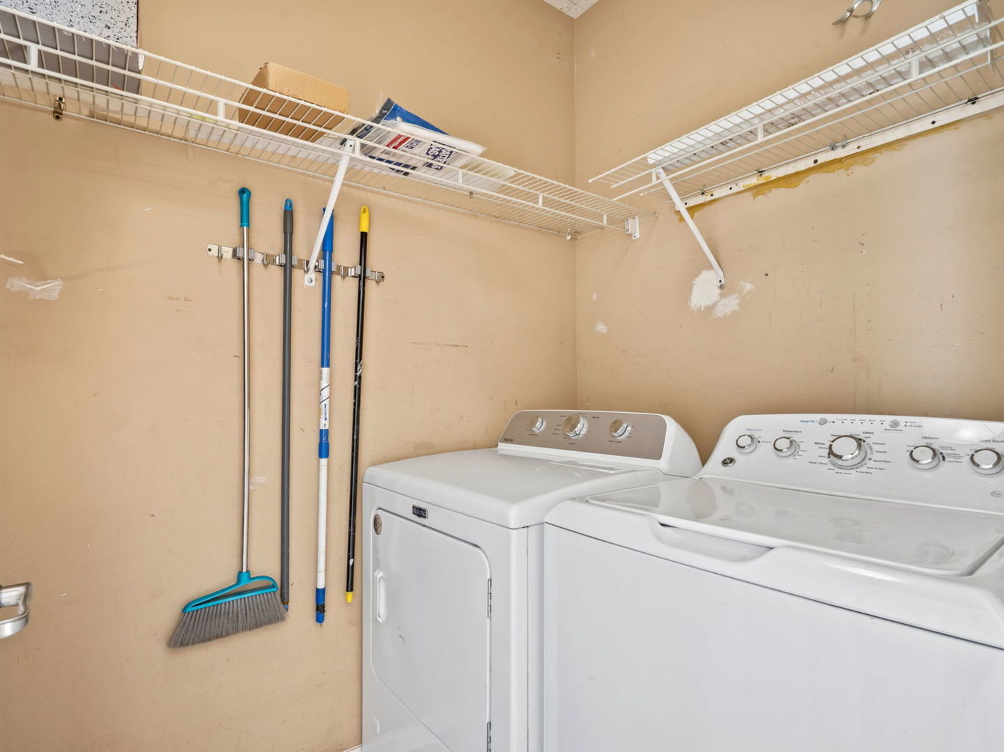 10228 Camden Lane E Property Photo 7