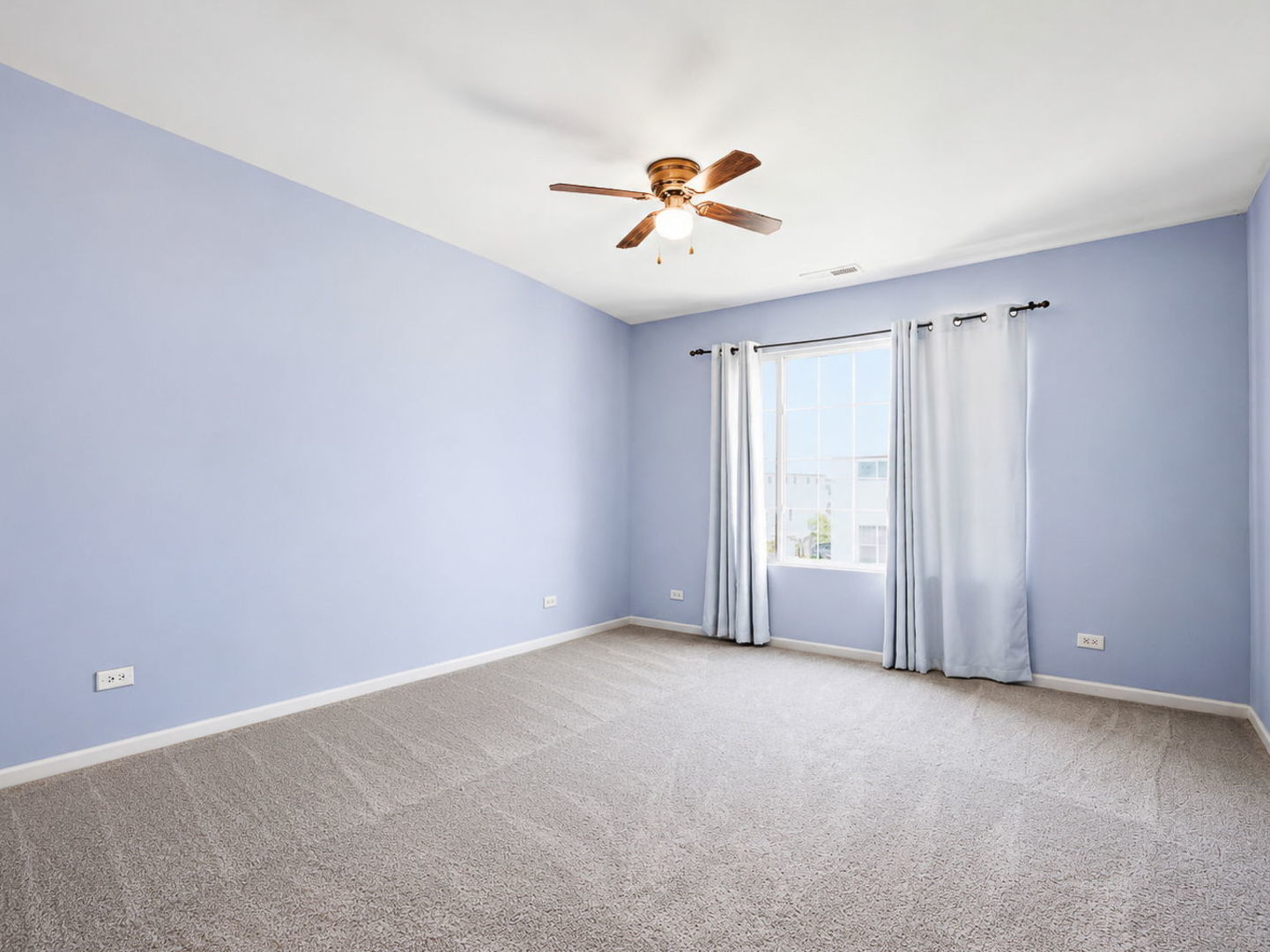 10228 Camden Lane E Property Photo 10