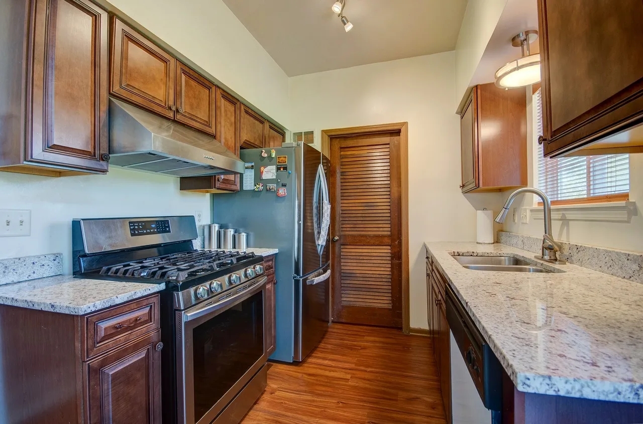 14005 Danbury Drive Property Photo 9