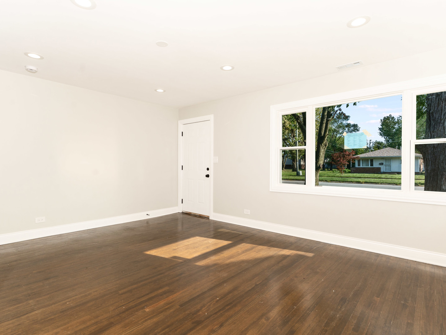 1618 W 163rd Street Property Photo 2
