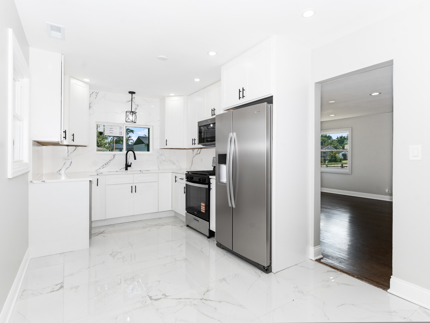 1618 W 163rd Street Property Photo 4
