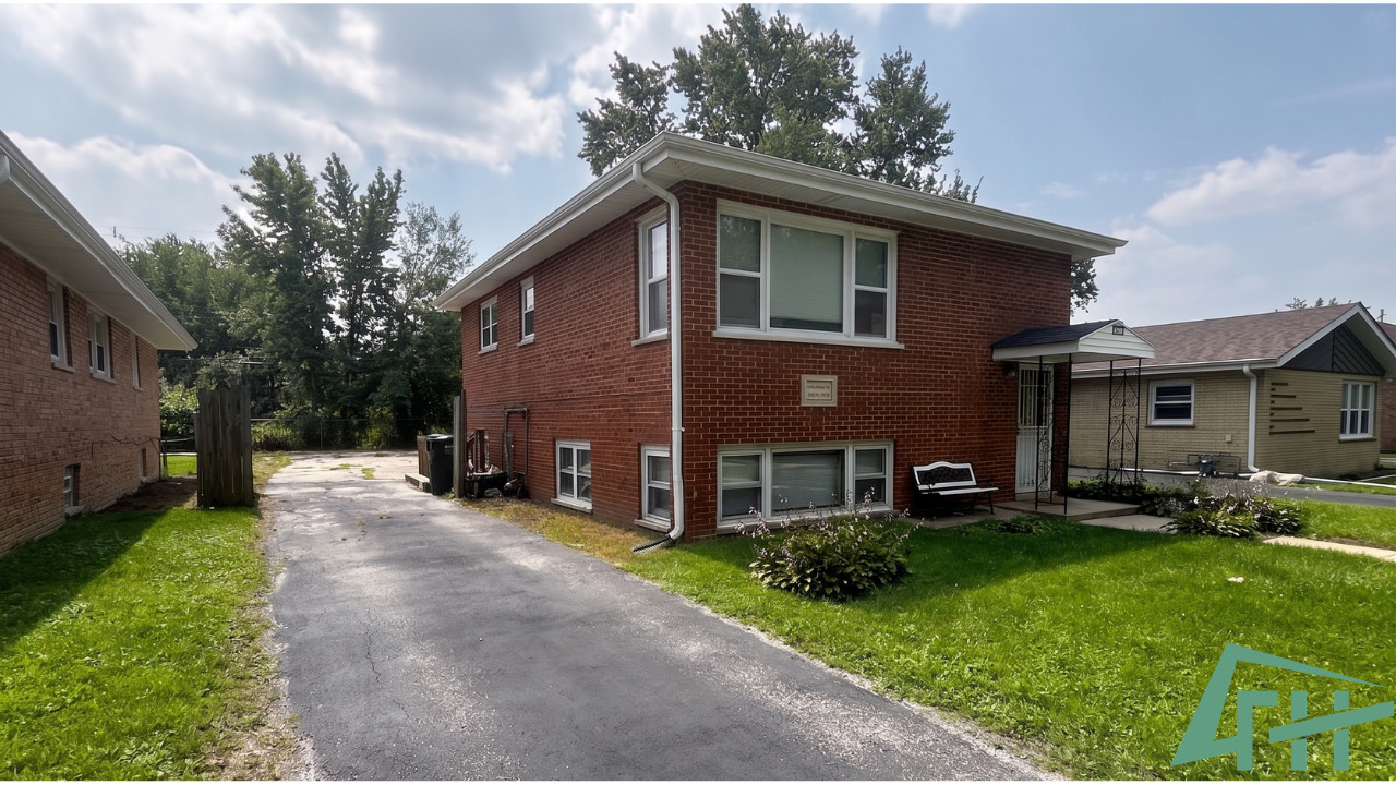 2213 W 156th Place Property Photo 2