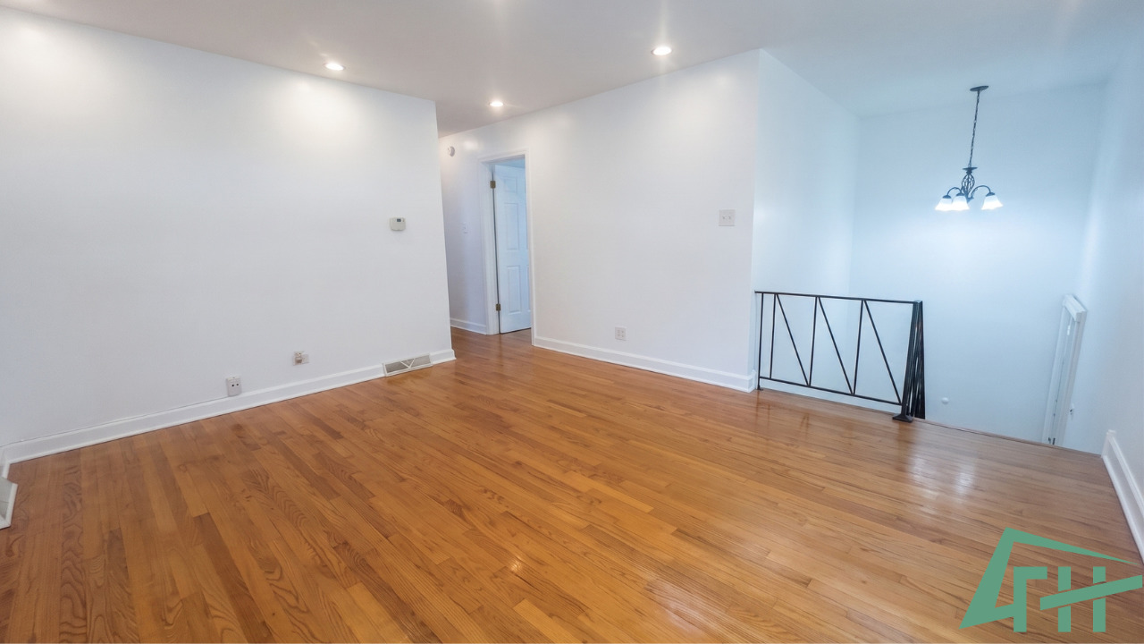 2213 W 156th Place Property Photo 6
