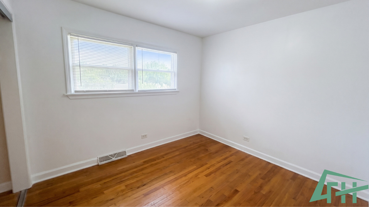 2213 W 156th Place Property Photo 11