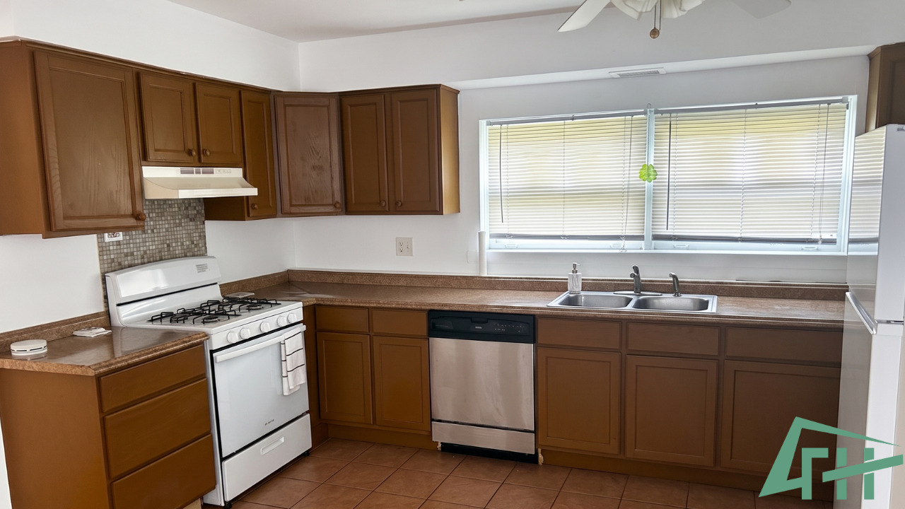 2213 W 156th Place Property Photo 16