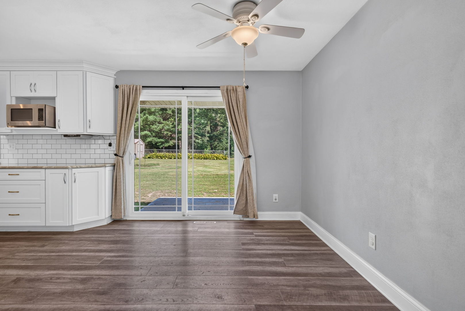 5825 Tipple Road Property Photo 6