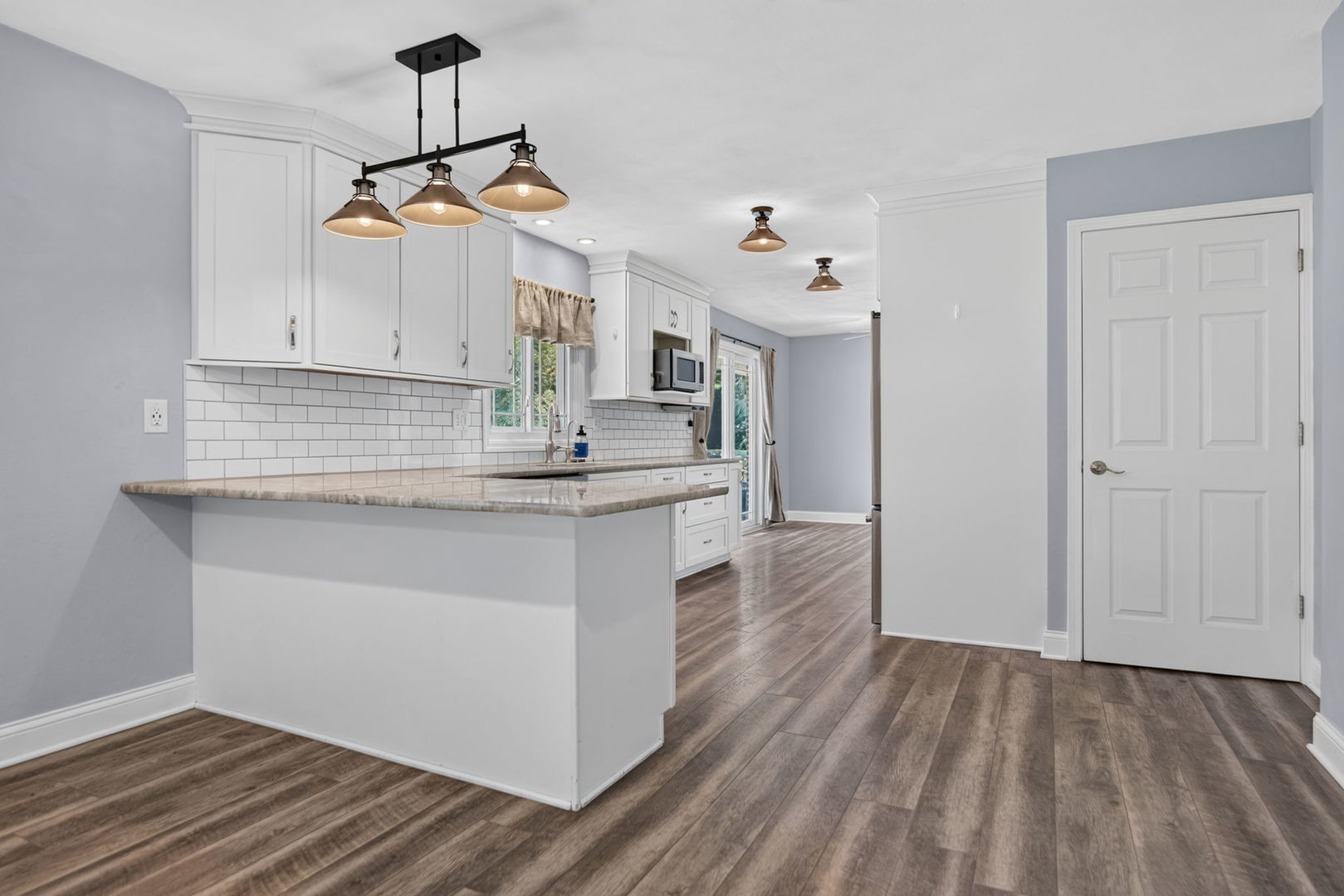 5825 Tipple Road Property Photo 8