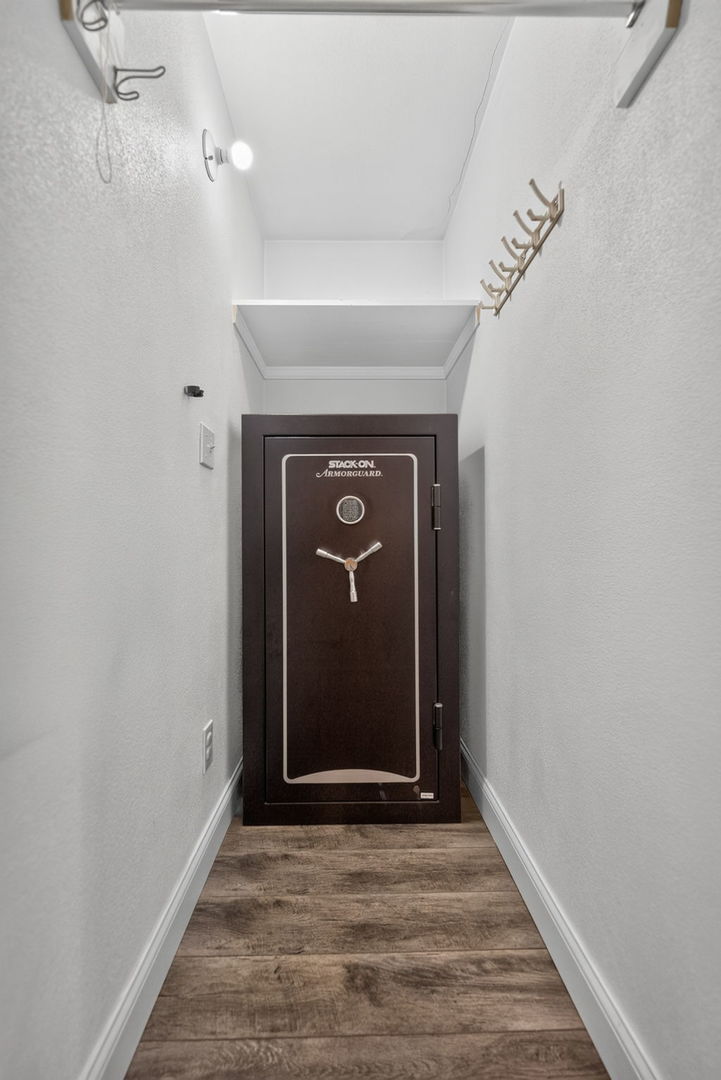 5825 Tipple Road Property Photo 11