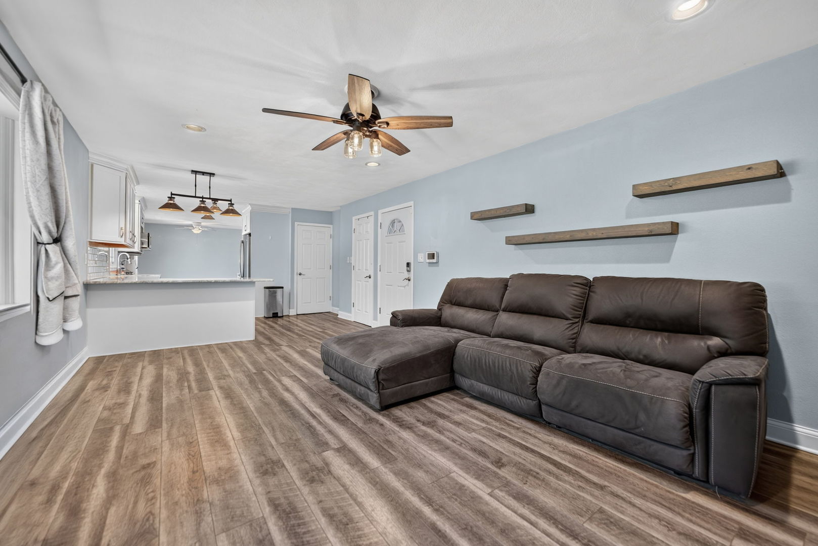 5825 Tipple Road Property Photo 12