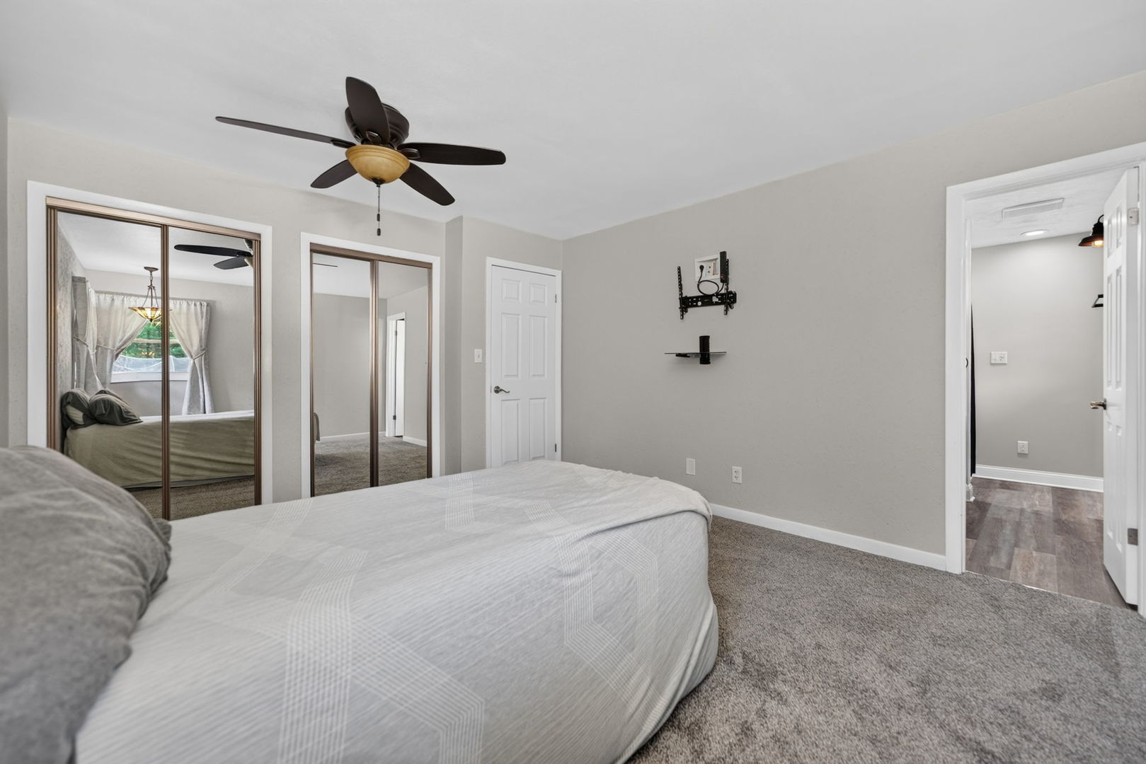 5825 Tipple Road Property Photo 13