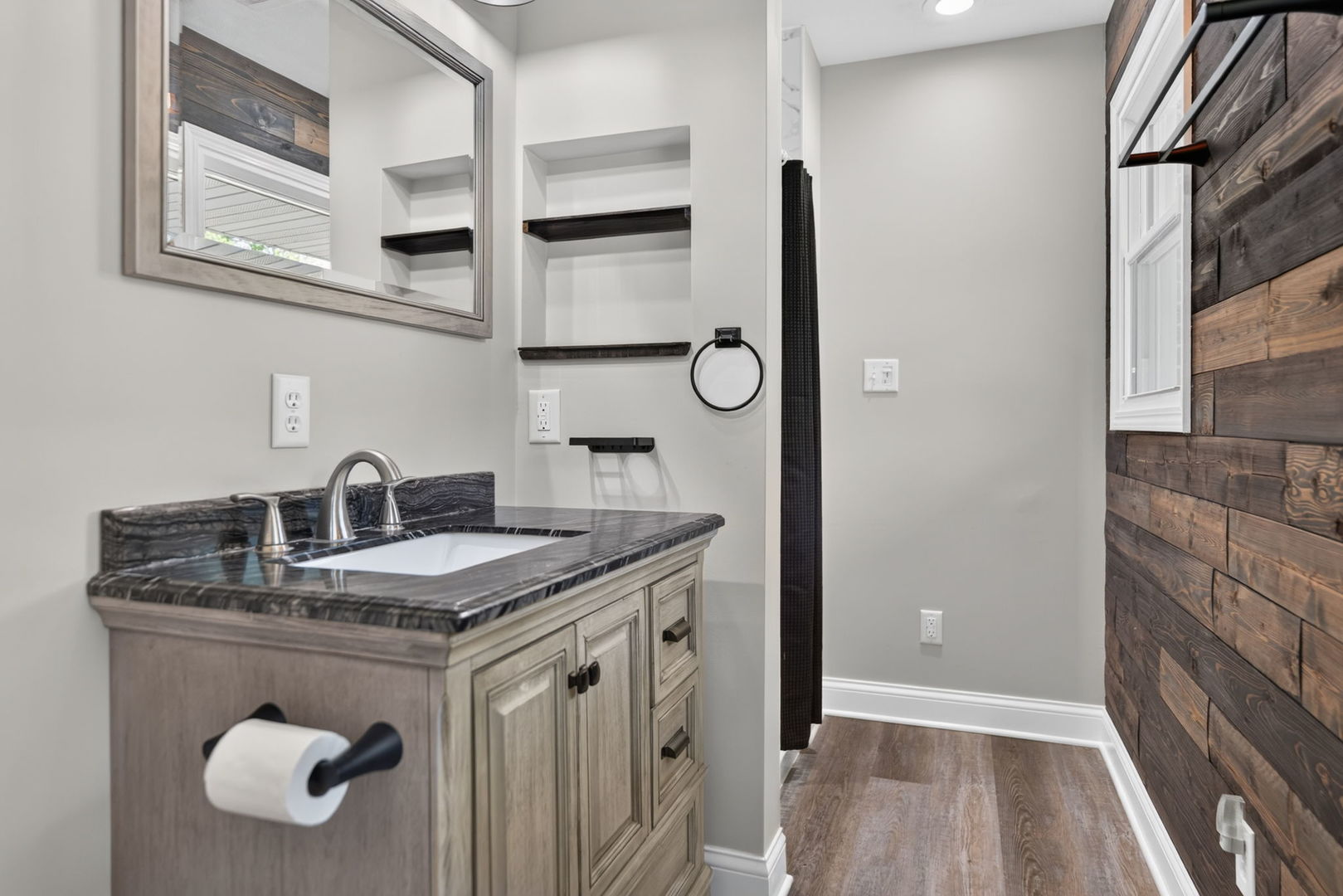 5825 Tipple Road Property Photo 14