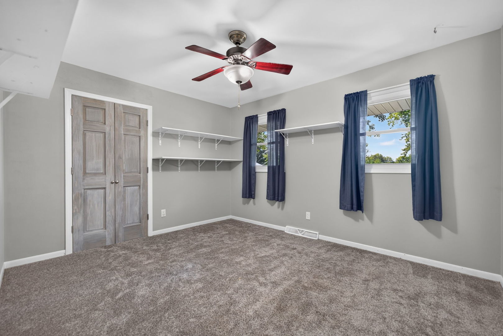 5825 Tipple Road Property Photo 15