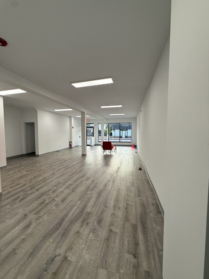 33 N Cass Avenue Property Photo 4
