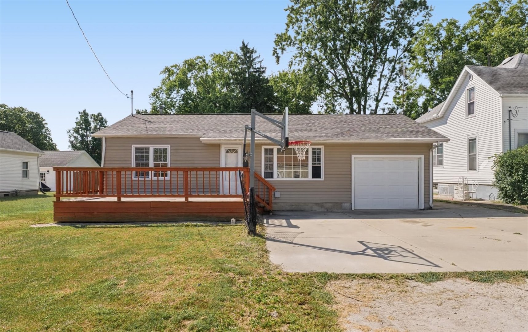 605 E Daggy Street Property Photo 1