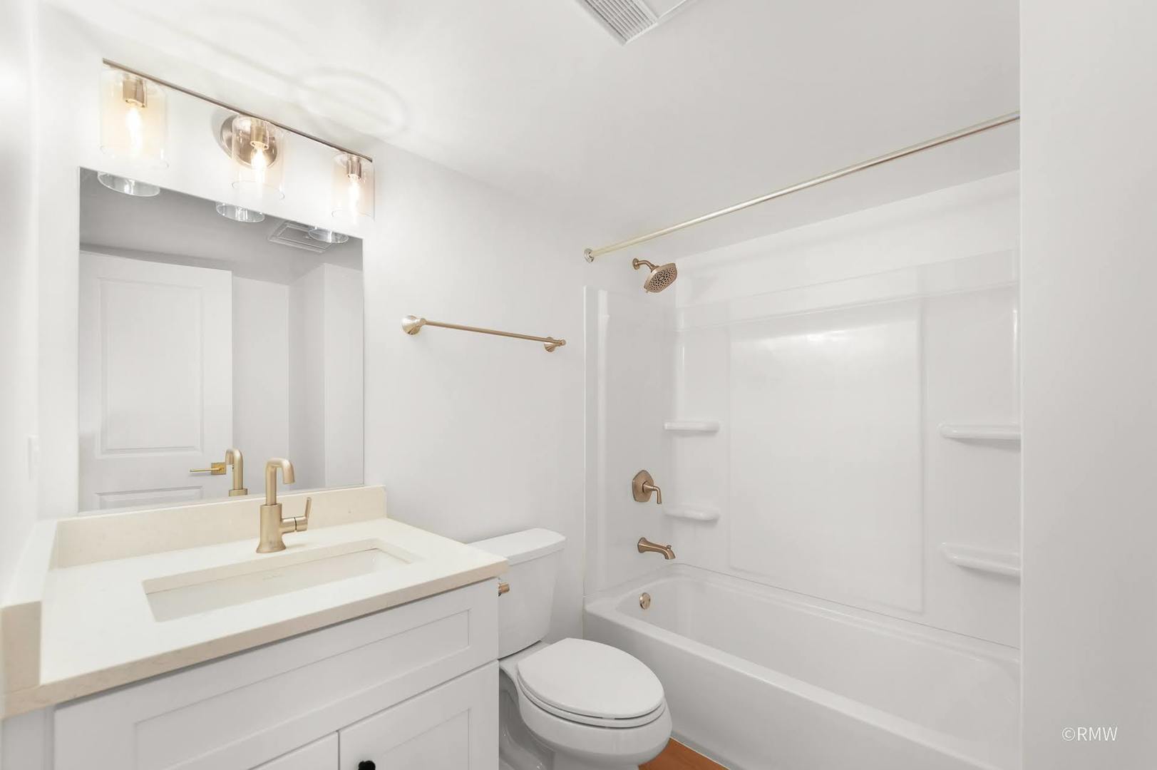 226 S Rush Street 3b Property Photo 10