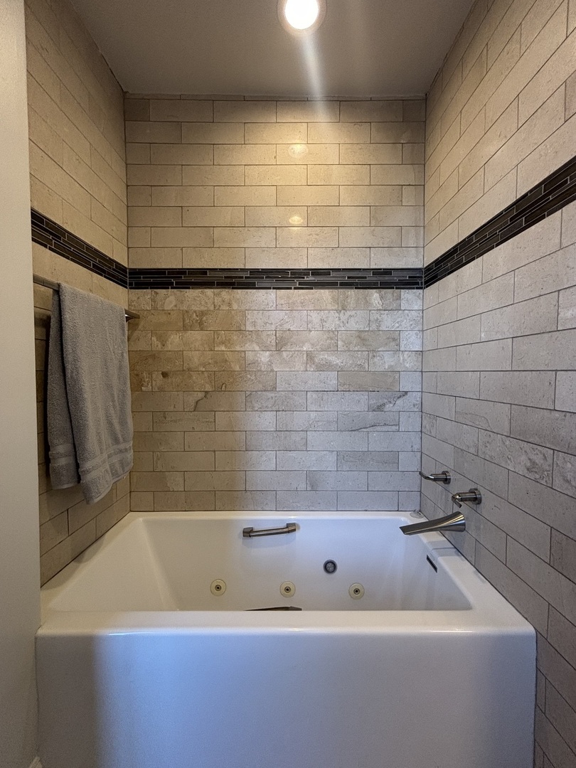 5555 S Everett Avenue B3-4 Property Photo 12