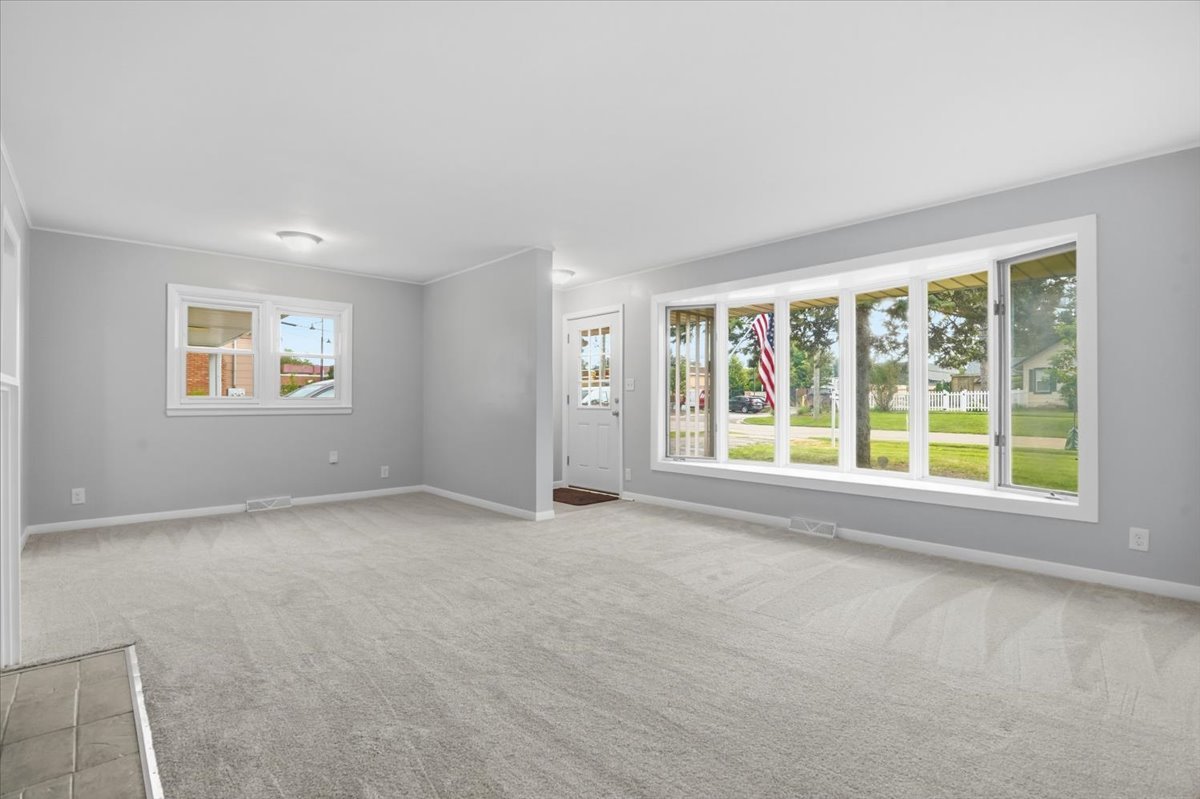 176 Lakeshore Drive Property Photo 4