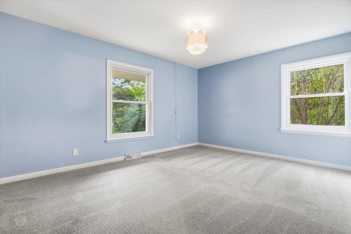 176 Lakeshore Drive Property Photo 10