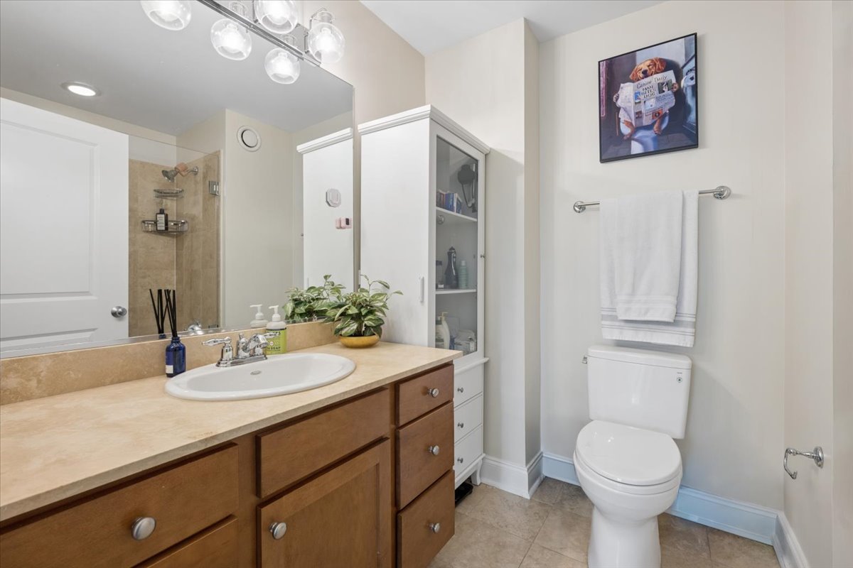 230 W Division Street 602 Property Photo 9