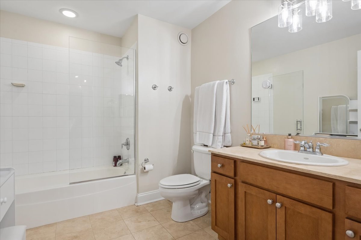 230 W Division Street 602 Property Photo 12
