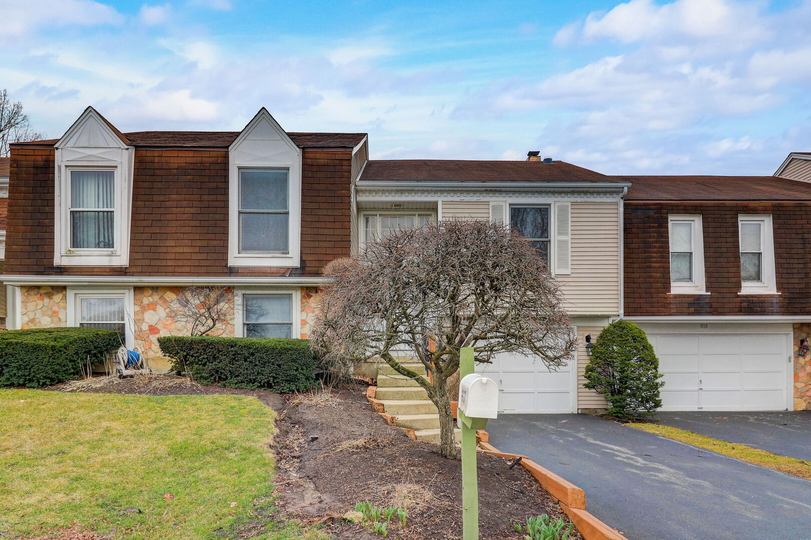 917 Burgess Circle Property Photo 1