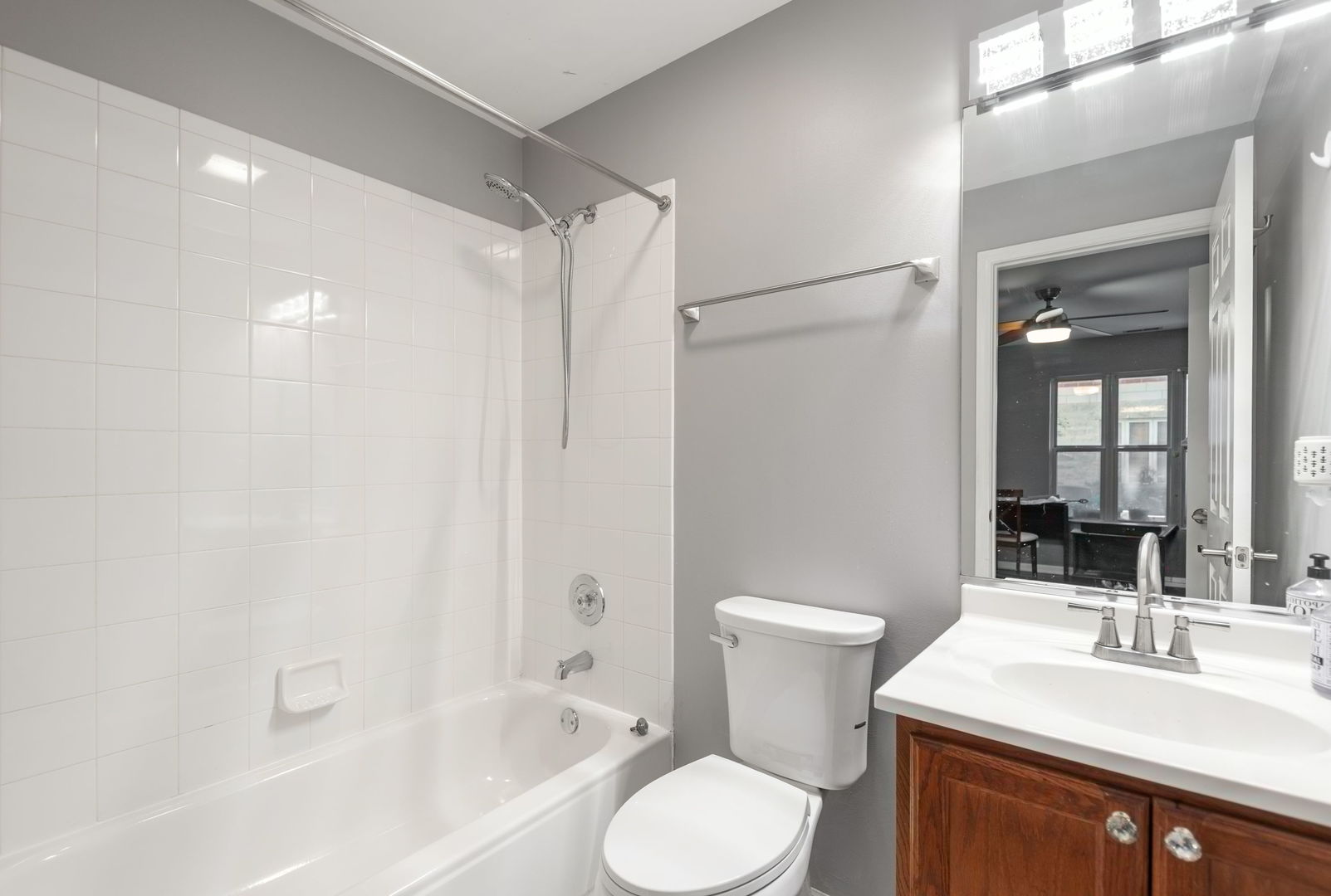 712 S Western Avenue A Property Photo 13
