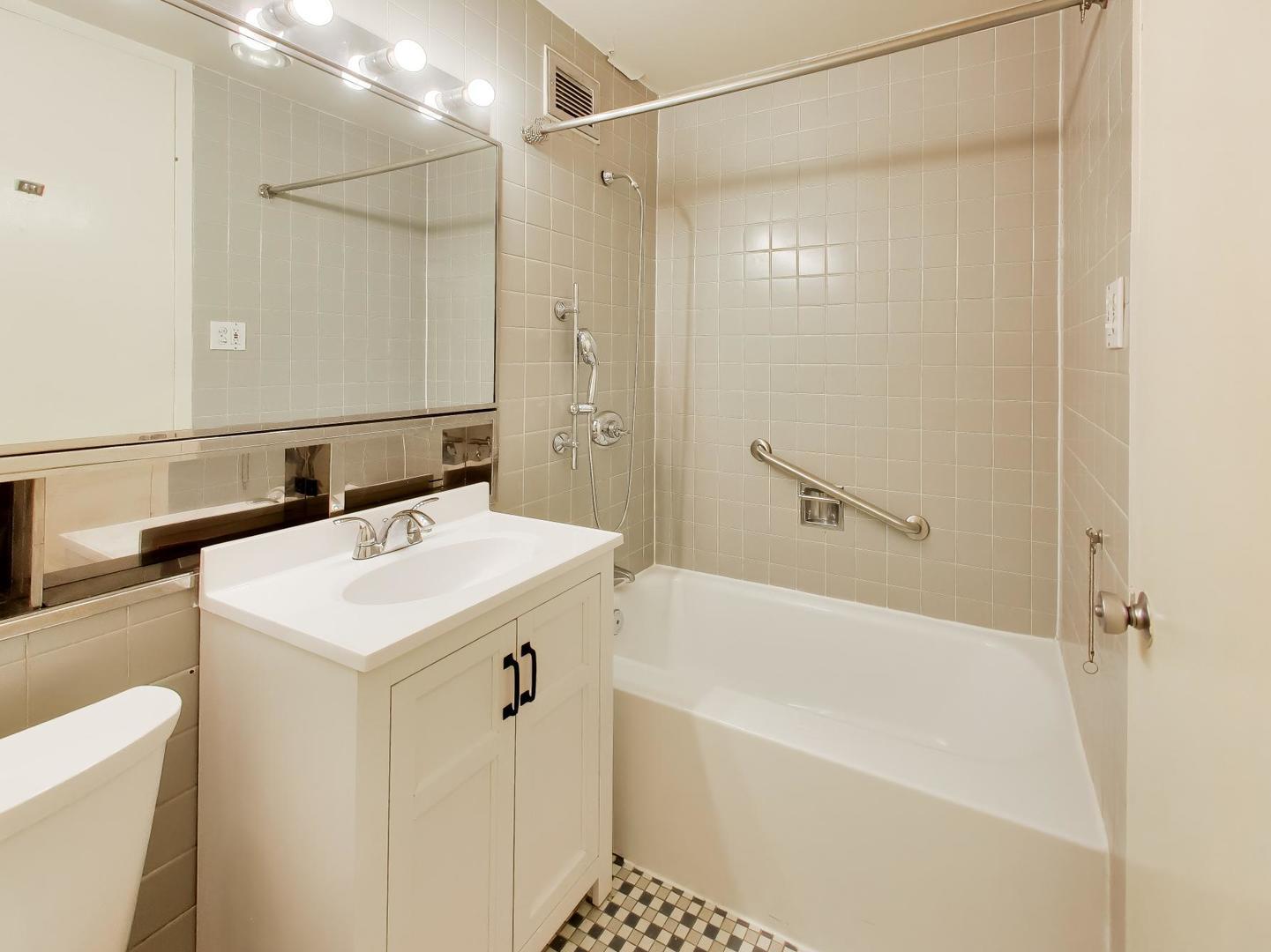 601 E 32nd Street 610 Property Photo 47
